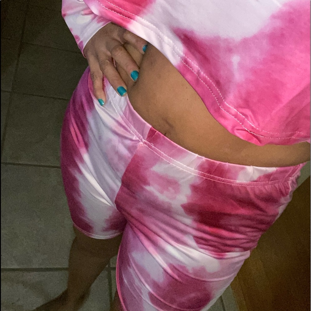 Tie dye short set. Long sleeve top, biker short. - Picture 8 of 10